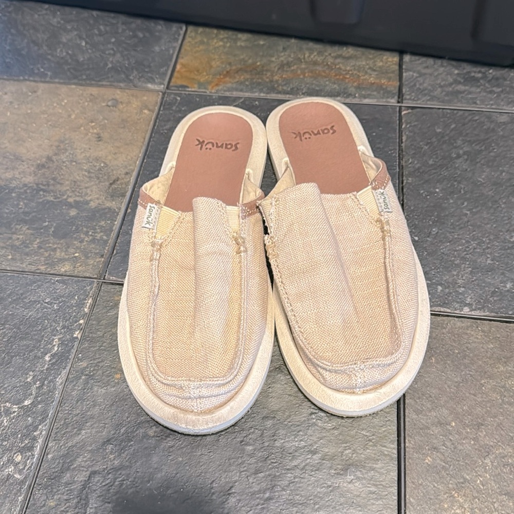 Sanuk slides worn once sz 8